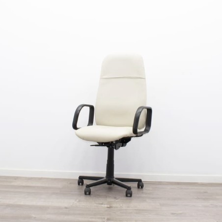 Silla dirección tapizada en piel beige