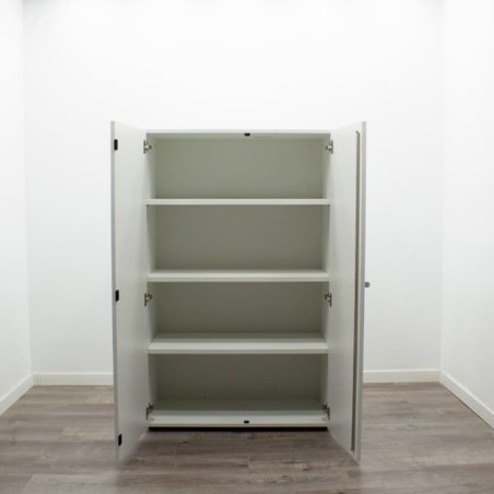 Armario medio con puertas lacadas en varios colores