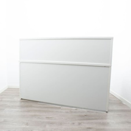 Mostrador blanco recepción