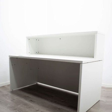Mostrador blanco recepción