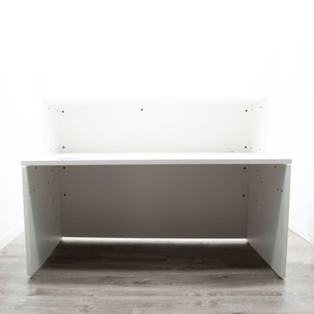 Mostrador blanco recepción