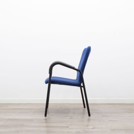 Silla confidente tapizada en azul