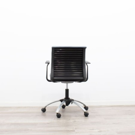 Silla operativa giratoria en napel negro