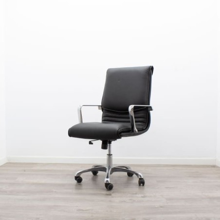 Sillón de dirección con brazos cromados