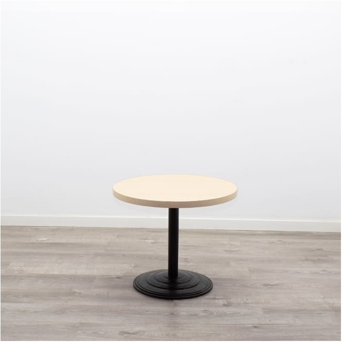 Mesa de rincón en varios acabados con peana negra