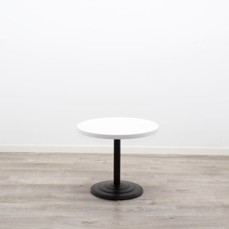 Mesa de rincón en varios acabados con peana negra