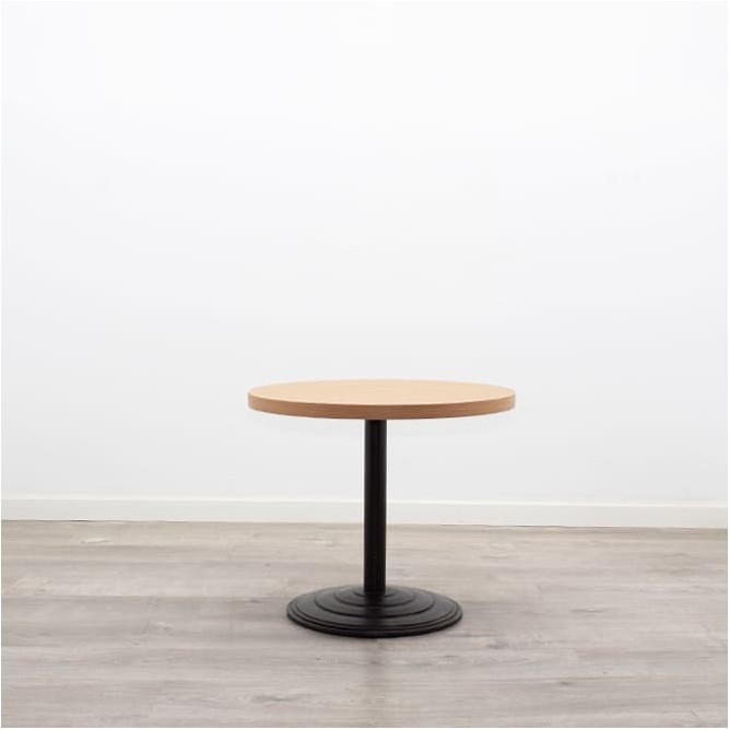 Mesa de rincón en varios acabados con peana negra