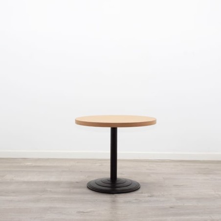 Mesa de rincón en varios acabados con peana negra