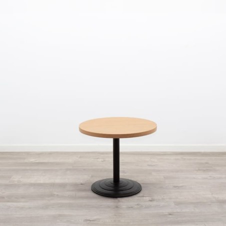 Mesa de rincón en varios acabados con peana negra