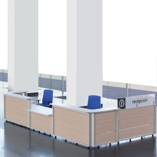 Mostrador de recepción con mesa