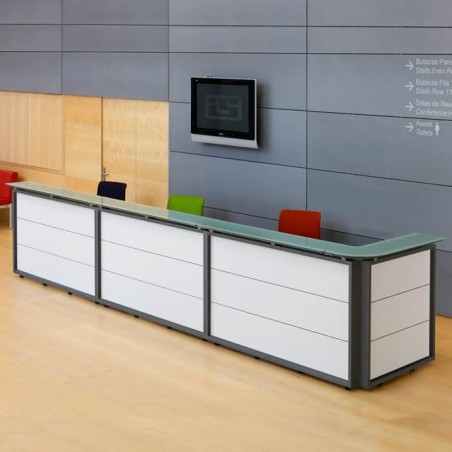 Mostrador de recepción con mesa