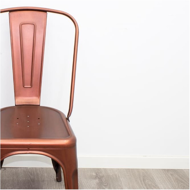 Silla metálica con respaldo (en varios colores)