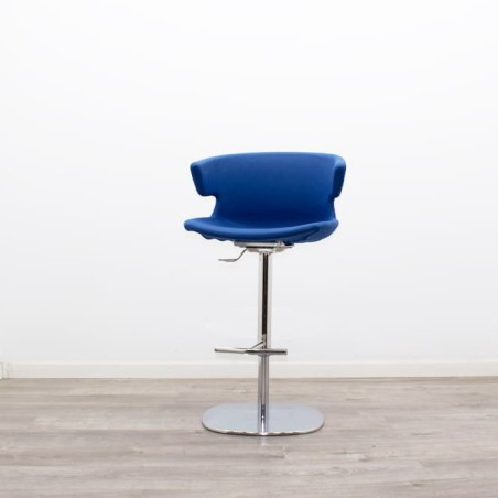 Taburete asiento azul con base cromada
