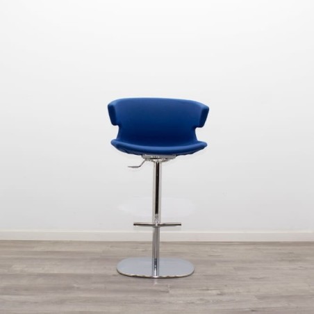 Taburete asiento azul con base cromada