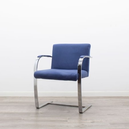Silla confidente azul con base patín cromada