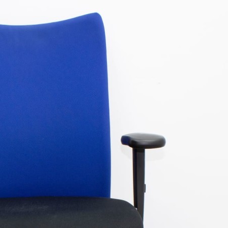 Silla operativa con respaldo en tela azul