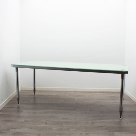 Mesa operativa estructura cromada y tapa cristal