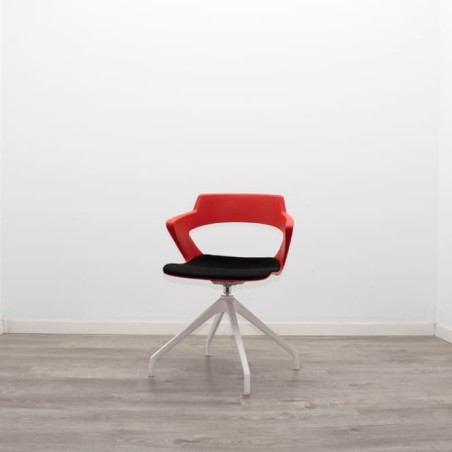 Silla confidente giratoria roja y negra