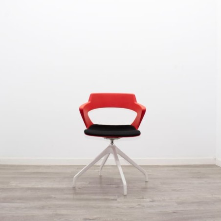 Silla confidente giratoria roja y negra