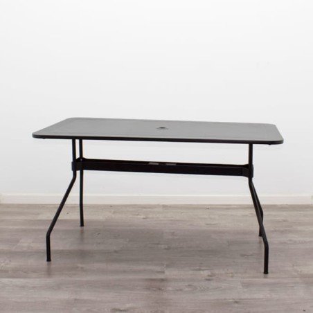 Mesa metálica negra con 4 patas