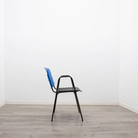 Silla colectividad en PVC con respaldo azul