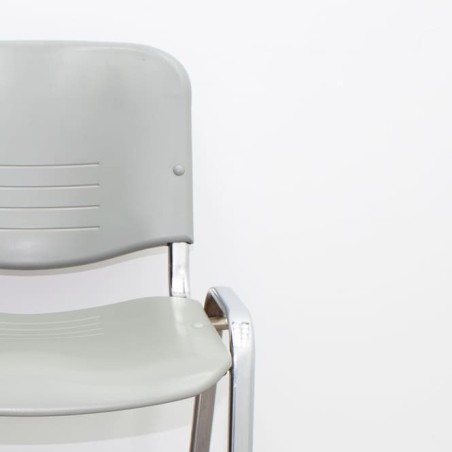 Silla colectividad en PVC gris con estructura cromada
