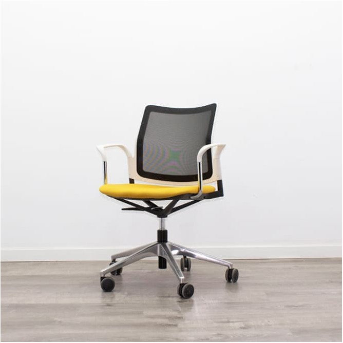 silla operativa ergonómica con respaldo en malla negra