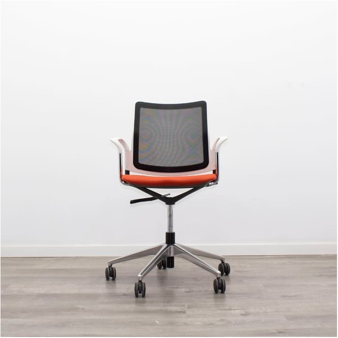 silla operativa ergonómica con respaldo en malla negra