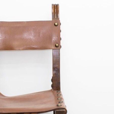 Silla de madera rústica