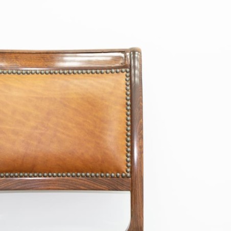 Silla clásica modelo Cuzco con estructura caoba