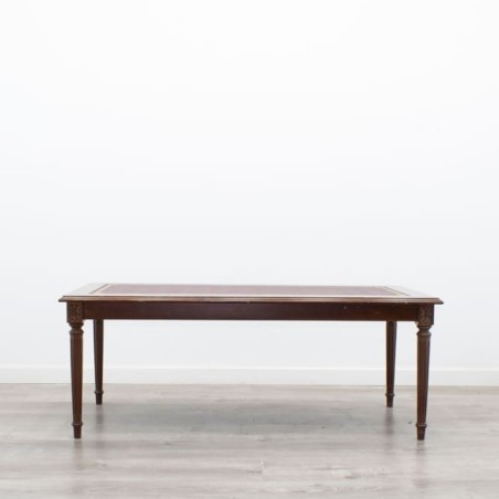 Mesa de centro en madera (tapete en varios colores)