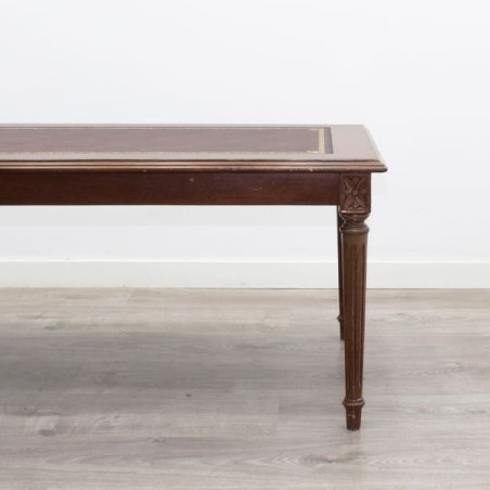 Mesa de centro en madera (tapete en varios colores)