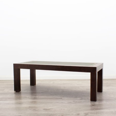 Mesa de centro con patas cuadradas rectas