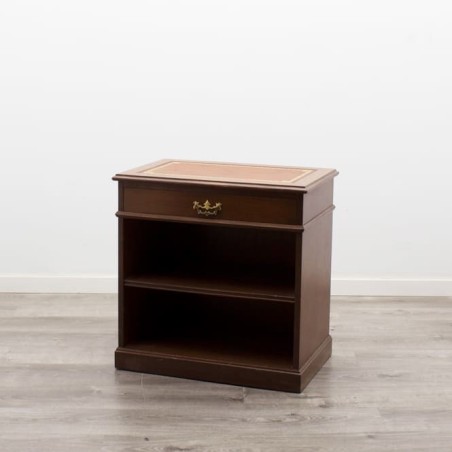 Mesa auxiliar clásica de madera nogal