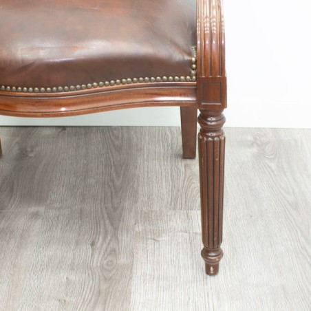 Silla clásica patas torneadas en piel marrón