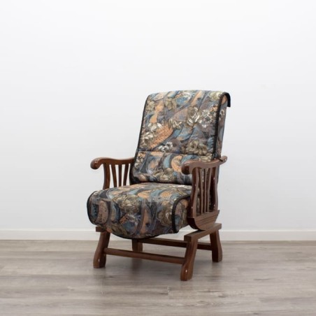 Mecedora de madera con estampado floral