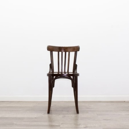 Silla de madera con respaldo