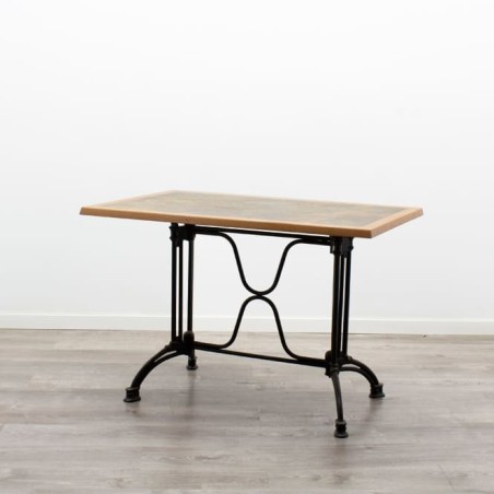 Mesa de cafetería negra y marrón