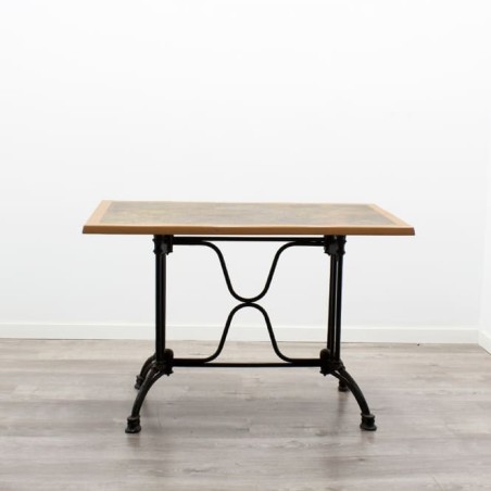 Mesa de cafetería negra y marrón