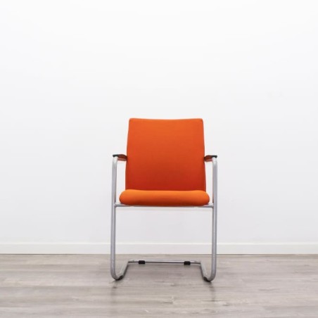 Silla confidente naranja y base patín gris