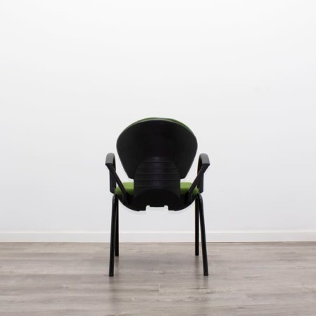 Silla confidente verde con brazos fijos negros