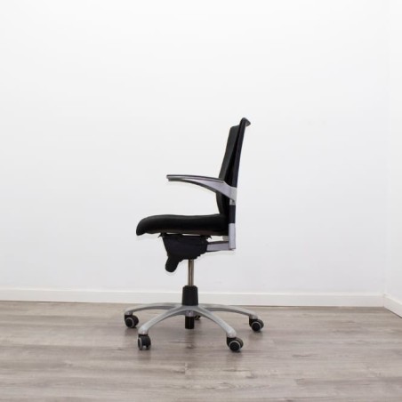 Silla operativa con respaldo alto y cojín lumbar