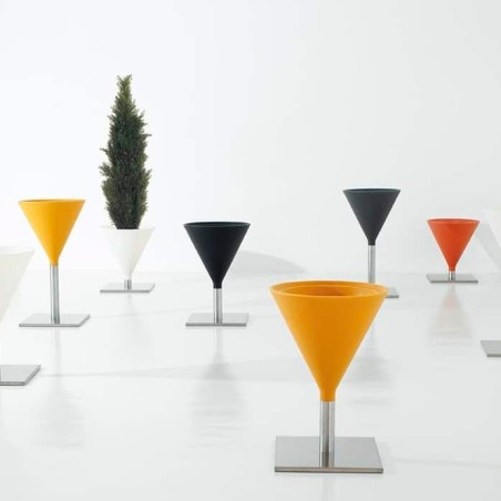 Jardinera de polietileno base acero inoxidable (colores)-Mercaoficina