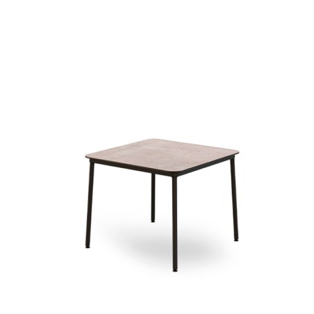 Mesa auxiliar media cuadrada Hub para interior/exterior - Mercaoficina