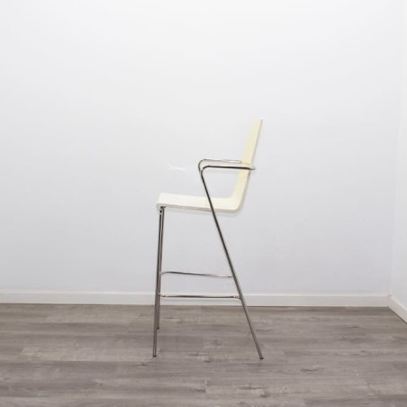 Taburete en PVC beige y respaldo alto