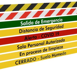 Poste separador con cinta retráctil