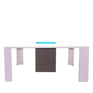 Mesa de juntas blanca con cajón pasacables