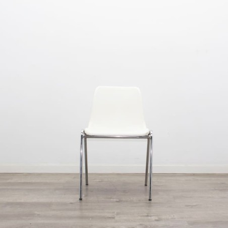 Silla colectividad con 4 patas metálicas en PVC blanco