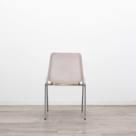 Silla colectividad con 4 patas metálicas en PVC blanco