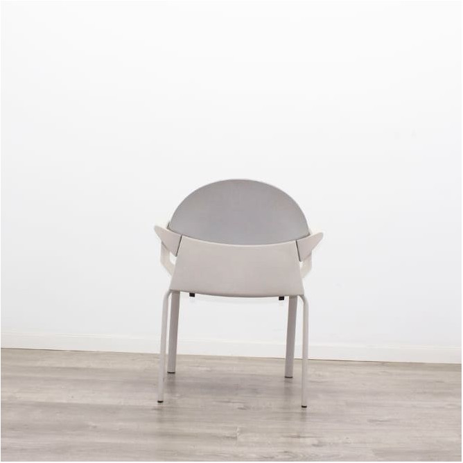 Silla confidente de 4 patas metálicas con tapizado gris